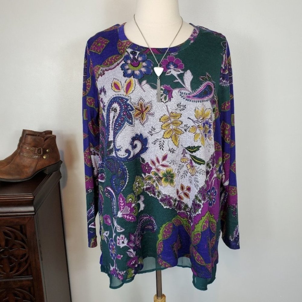 B.L.E.U. Flowy Knit Top Split Back Green Paisley Floral Top NEW NWT Size 1X
